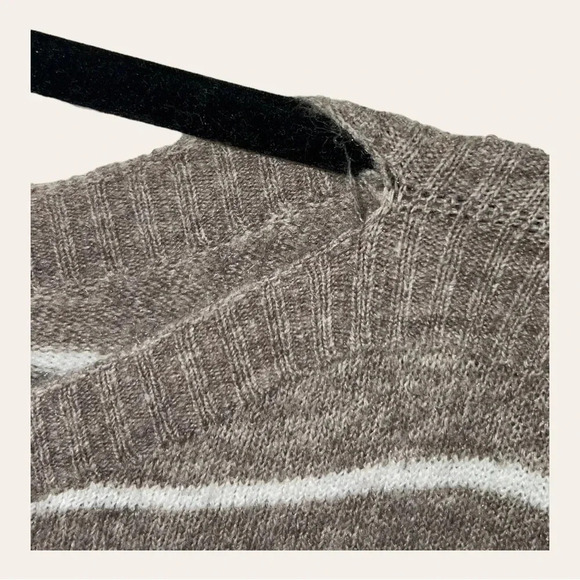 0120W. ABERCROMBIE AND FITCH LONG SLEEVE‎ SWEATER WITH POCKETS SIZE SMALL - Picture 7 of 13